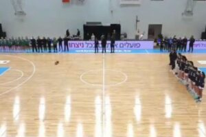 女子バスケのアイルランド代表が、試合前、イスラエルの選手と握手せず