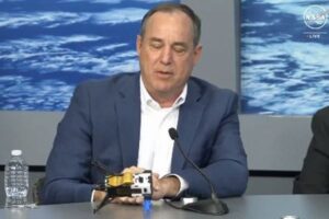 月着陸船「オデュッセウス」が、横向きに倒れている可能性