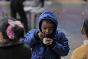 ガザ地区で飢餓が広がる、8歳の女の子が餓死