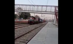 インドで無人の列車が暴走、あわや大惨事【動画】