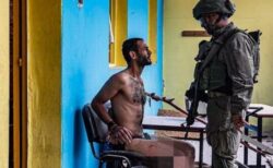 服を脱がされ、負傷したパレスチナ人の写真がネットで拡散