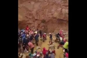 ベネズエラの金鉱山が突然崩落、23人が生き埋めで死亡【動画】
