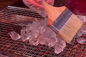 「焼き氷」が中国で人気のストリートフードに