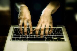 会社の幹部を装ったディープ・フェイク動画に騙され、従業員が38億円を送金【香港】