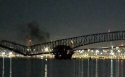 貨物船の衝突で橋が崩壊、ネットでは「意図的な攻撃」との陰謀論も浮上