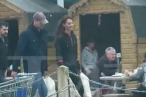 キャサリン妃、手術後に初めて、夫と農場を歩く姿が撮影される