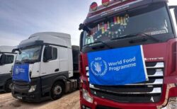 国連のトラックがガザ市に到着、2万5000人分の食料を届ける