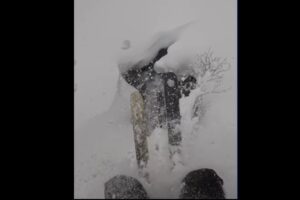 北海道で滑っていた外国人スキーヤーが雪原に隠れた滝に落下、ボディカメラ映像が恐ろしい