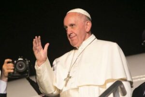 ローマ教皇が「白旗を上げる勇気を」と発言、ウクライナ側が反発