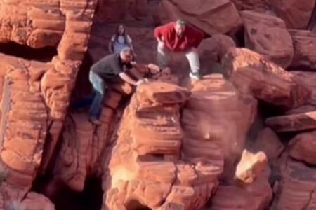 米国立保養地で男らが岩をわざと落とし、自然の景観を破壊【動画】