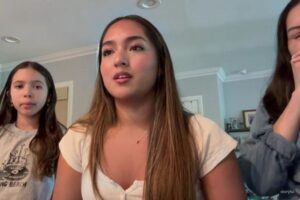 イェール大学の合格発表、女子高生と家族が見守る緊張の瞬間【動画】