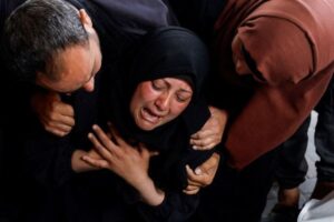 イスラエル軍の攻撃により、ガザ中部で子供を含む11人が死亡