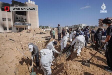 ガザ地区南部で大規模な集団埋葬地を発見、180人の遺体を回収