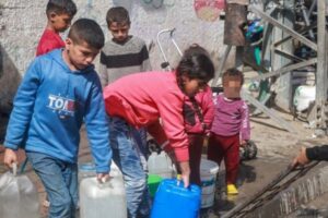 ガザ地区のラファで、少女が極度の暑さから死亡