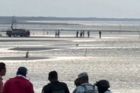 メキシコの海岸で中国人の移民8人が死亡、ボートが転覆か