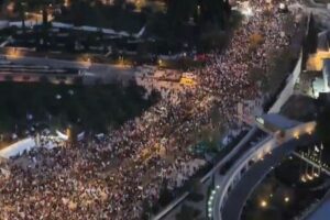 イスラエルで数万人が停戦合意を求め反政府デモ、ガザ侵攻以来最大規模