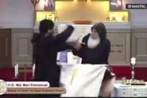 教会の司教がミサの最中、15歳の少年にめった刺しにされる【オーストラリア】