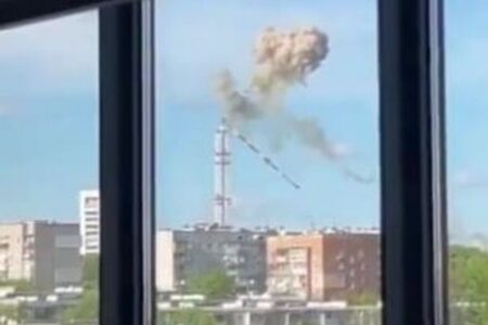 ロシアのミサイルが、ウクライナのテレビ塔を破壊【動画】