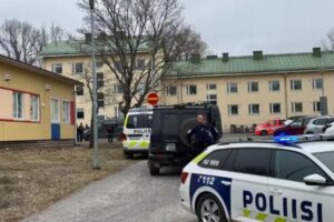 フィンランドで12歳の生徒が発砲、1人の児童が死亡、2人が重傷