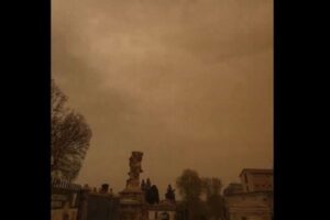 サハラ砂漠の砂がフランス南部やスイスに到達、大気汚染警報を発令