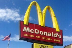 マクドナルドが開始したAIでの注文受付、あまりのボケ対応で中止に