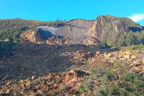 パプアニューギニアで大規模な地滑り、300人以上が死亡か？