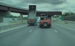 ダンプが荷台を上げたまま高速道路を走行、陸橋に激突【動画】