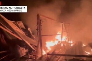 イスラエル軍がラファにあるテントの密集地域を空爆、35人のパレスチナ人が死亡