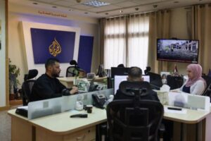 イスラエル政府が「アル・ジャジーラ」の事務所を閉鎖、放送機器も没収