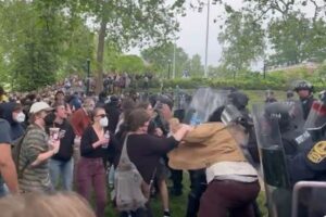 止まらない米大学での親パレスチナ・デモ、バージニア大学で警察と激しい衝突