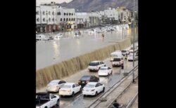 サウジアラビアで非常警報を発令、大雨により道路が冠水