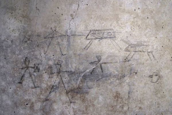 ポンペイの遺跡から、剣闘士などを描いた絵が発見される