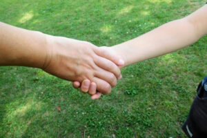 中国の母、息子に理想の嫁を与えるため、11才女児を誘拐