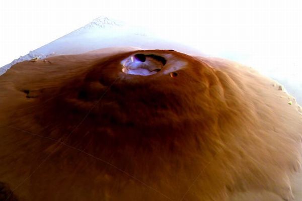 火星の山で、オリンピックプール60個分に相当する霜を発見