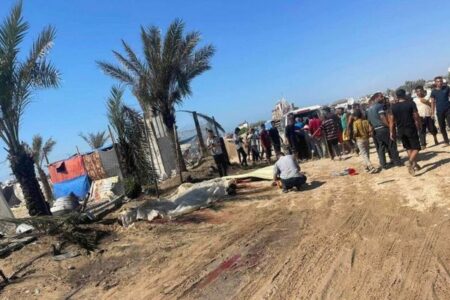 イスラエル軍が、安全地帯に指定したガザ南部のキャンプを攻撃、25人が死亡