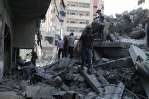 イスラエル軍がガザ中部のヌセイラト難民キャンプに大規模攻撃、210人を殺害