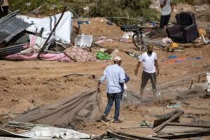 イスラエル軍がガザ地区南部の安全地帯を絨毯爆撃、死傷者多数