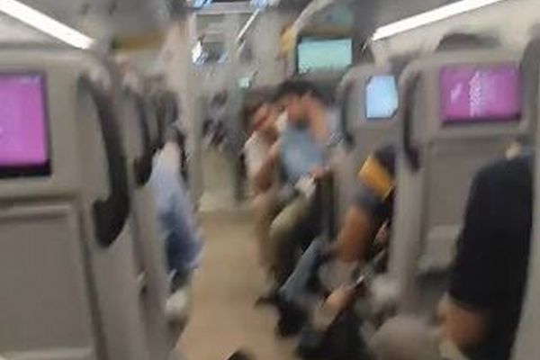 スペインの高速鉄道、最新車両がガタガタ揺れすぎると乗客が不満【動画】