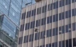 NYの高層ビルから突然、椅子などが落下、誰かが投げ捨てる【動画】