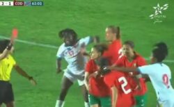 【女子サッカー】コンゴの選手がモロッコ選手の顔面に左フック、一発KO