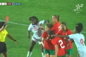 【女子サッカー】コンゴの選手がモロッコ選手の顔面に左フック、一発KO
