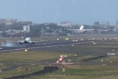 インドの空港で、離陸する旅客機のすぐ後ろに、着陸した飛行機が接近【動画】