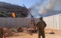 イスラエル兵が古代の武器「投石機」を使い、レバノン側を攻撃【動画】
