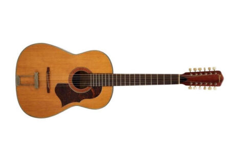 行方不明になっていたジョン・レノンのギターが、オークションで4億4900万円に