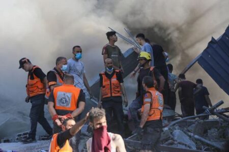 イスラエル軍撤退後、ガザ市西部で70人の遺体を回収