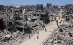 イスラエル軍の攻撃後、ガザ市から60人のパレスチナ人の遺体を発見
