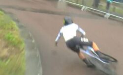 【パリ五輪】女子自転車ロードレースで転倒が続出、4度転んだ選手も【動画】