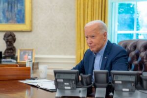 ホワイトハウスにパーキンソン病の専門医、8カ月で8回も訪問