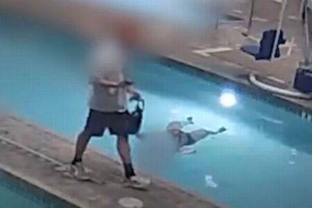 高齢女性が浅いプールで死亡、20分間も周囲の人が気づかず素通り【動画】