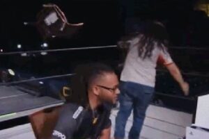 eスポーツの大会で優勝したゲーマー、賞金以上の高価な器具を壊し、弁償へ